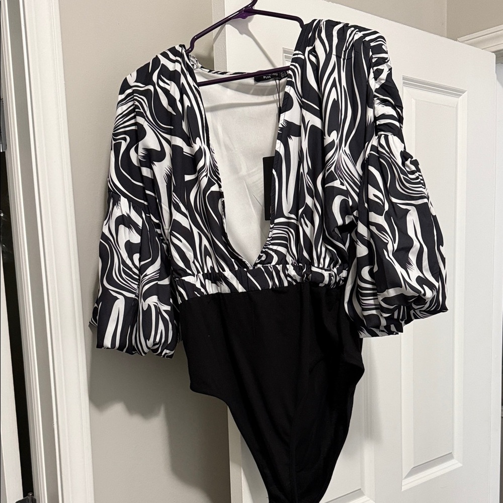 PrettyLittleThing Monochrome Swirl Bodysuit